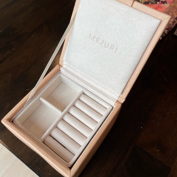 Mejuri Small Jewelry Box Beige - Picture 7 of 9
